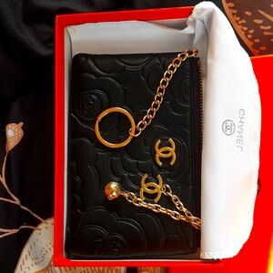 Women's knockoff clutch CC